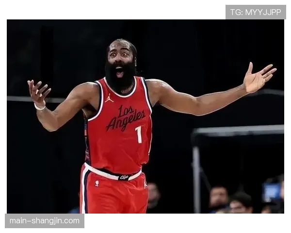 哈登比赛状态火热高效砍下26分助球队取胜引发热议