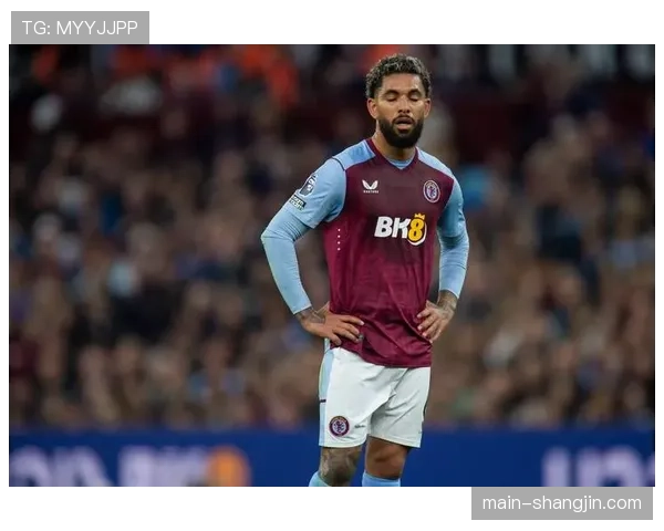 阿斯顿维拉麦金禁区弧兜射世界波，展现中场远射能力